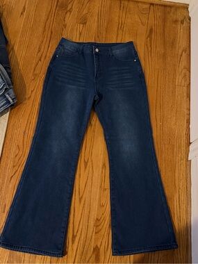XL Fleece Lined High-Rise Dark Blue Flare Jeans for Women — Stretch Denim